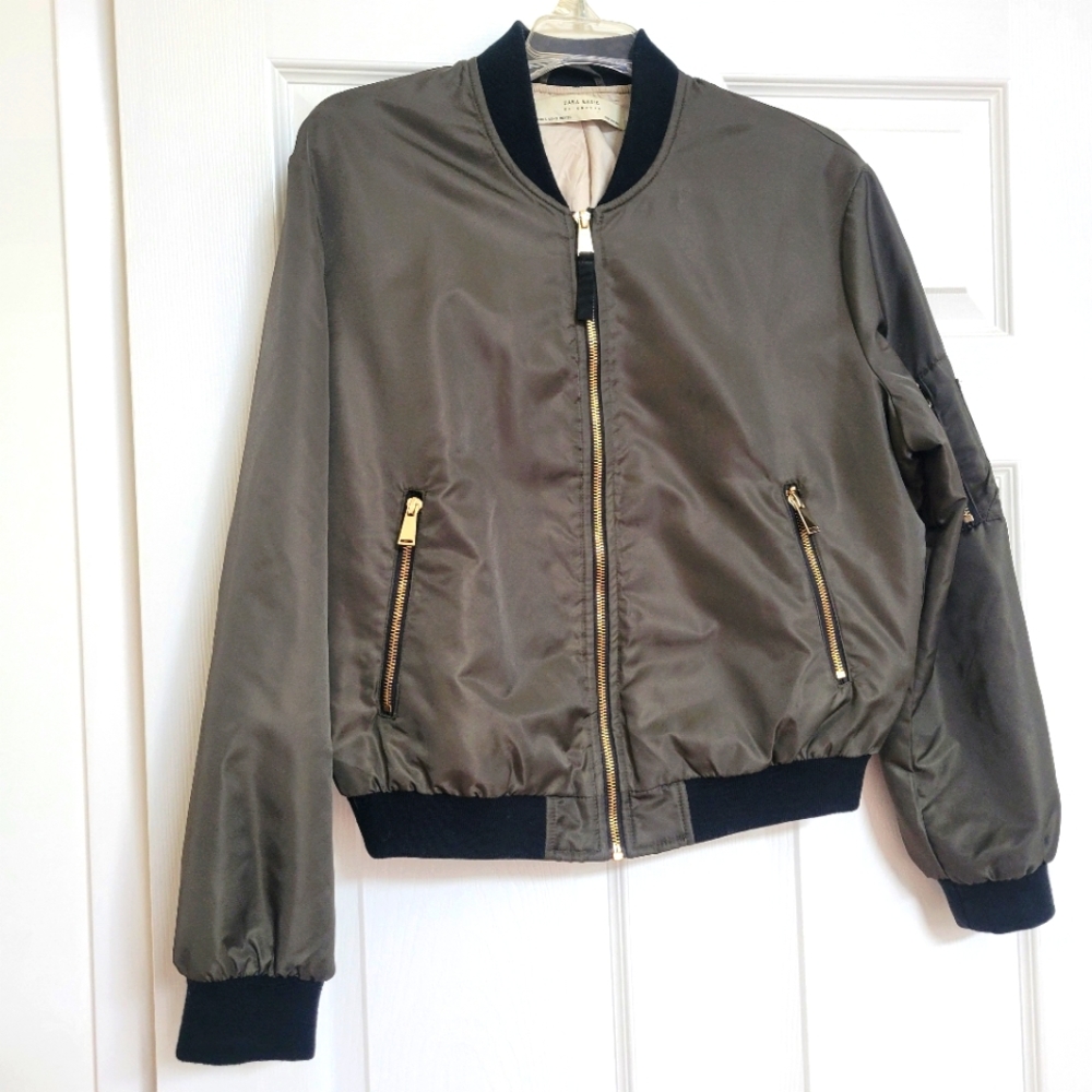 ZARA BASIC OUTERWEAR - Women's Bomber Jacket - EUC - Small